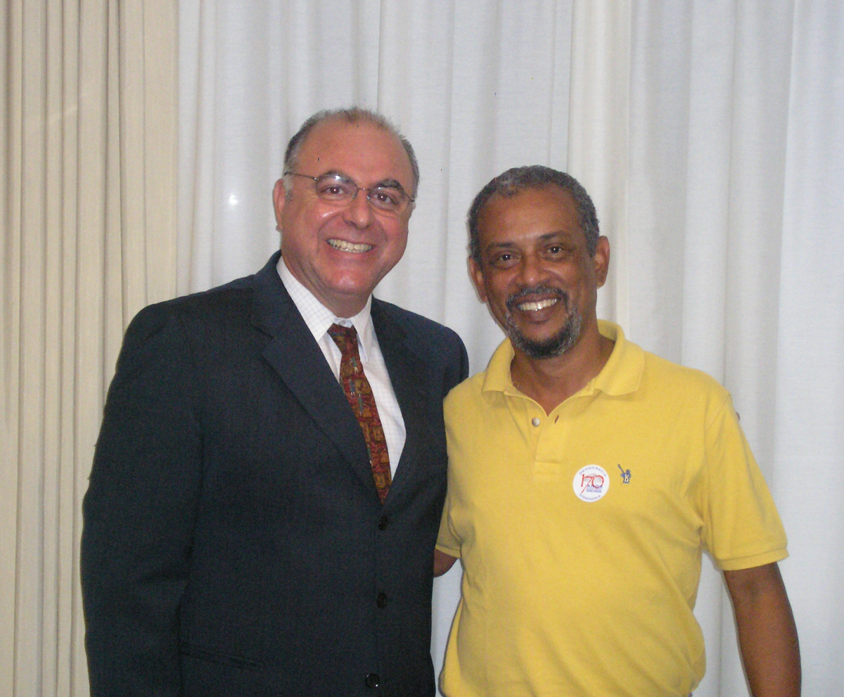Deputado Arnaldo Jardim (esquerda)<a style='float:right;color:#ccc' href='https://www3.al.sp.gov.br/repositorio/noticia/03-2008/jardim forca.jpg' target=_blank><i class='bi bi-zoom-in'></i> Clique para ver a imagem </a>